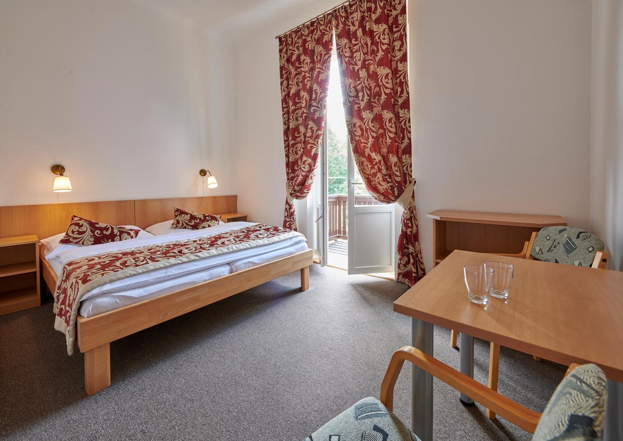 Hotel Mezni Louka Hřensko Стая снимка