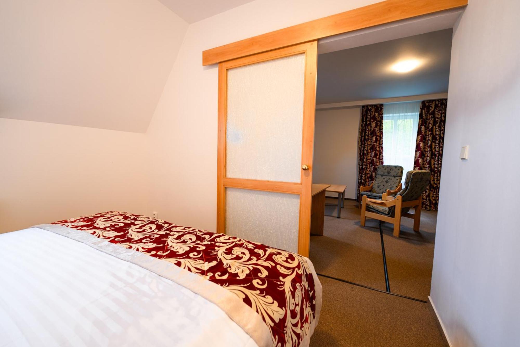 Hotel Mezni Louka Hřensko Стая снимка