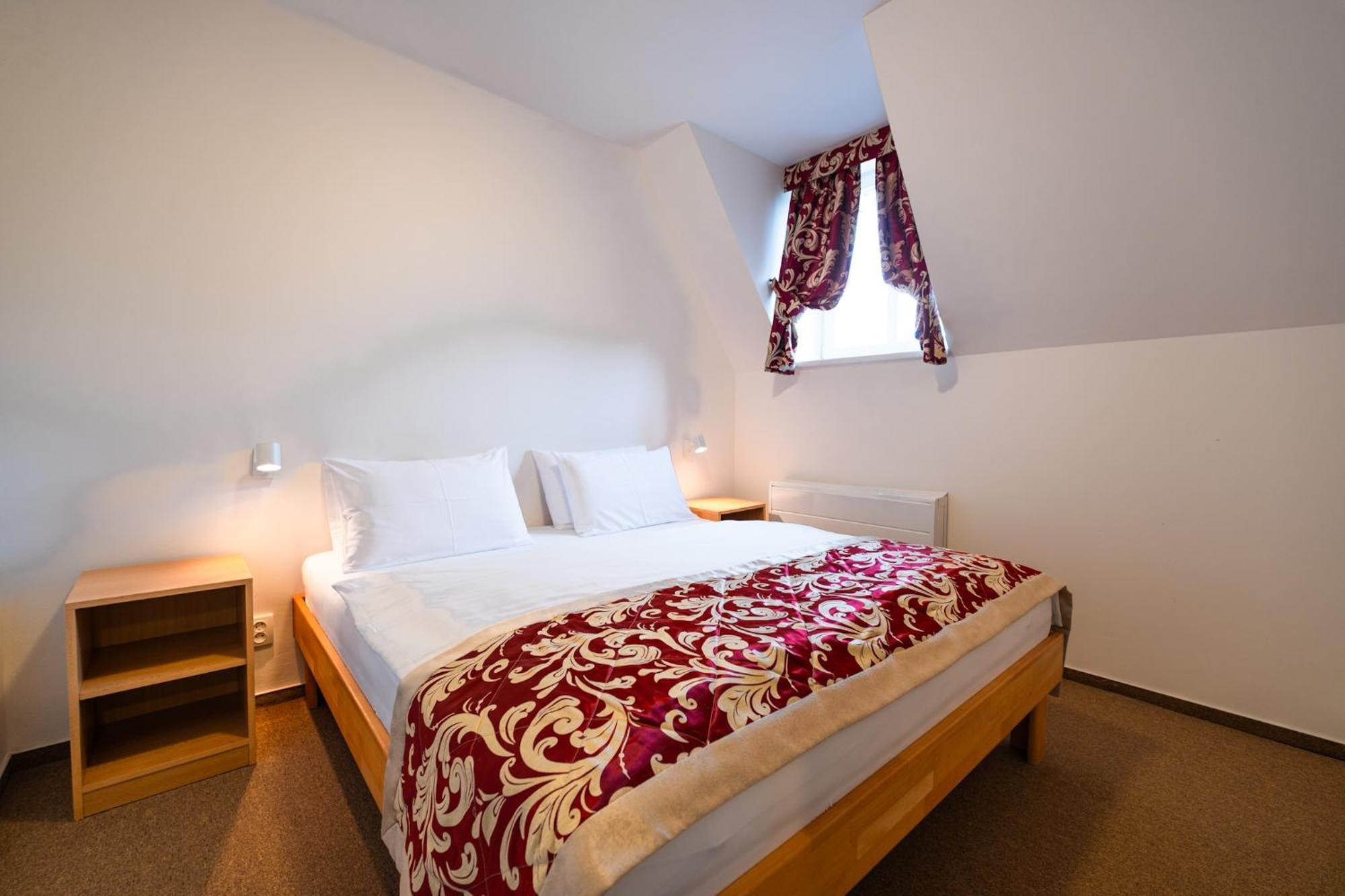 Hotel Mezni Louka Hřensko Стая снимка